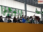 Ultras 1909 fandili mladým fotbalistům Baníku při turnaji U12 ve Velebudicích. 