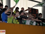 Ultras 1909 fandili mladým fotbalistům Baníku při turnaji U12 ve Velebudicích. 
