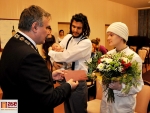 První občánek roku 2011 Andrés Peréz na návštěvě u primátora města Mostu Vlastimila Vozky.